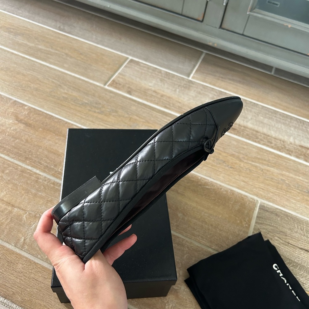 Worn Once CHANEL Black Quilted Ballet Flats 40 - Picture 10 of 10